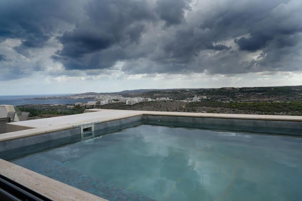 Lux Sea&Country Views With Pool Apartment เมลลิฮา ภายนอก รูปภาพ