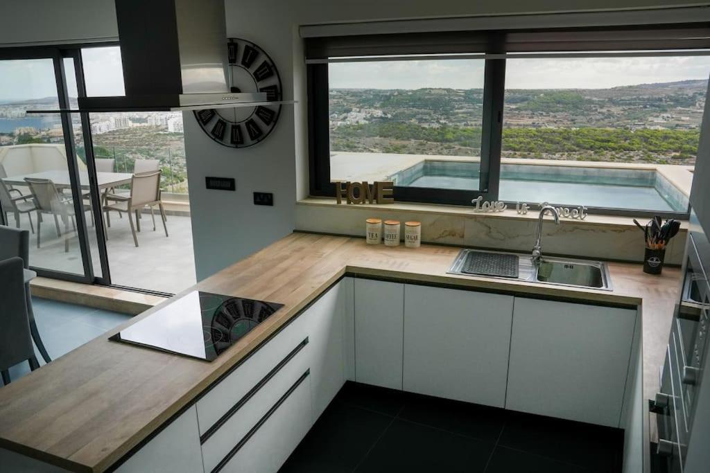 Lux Sea&Country Views With Pool Apartment เมลลิฮา ภายนอก รูปภาพ