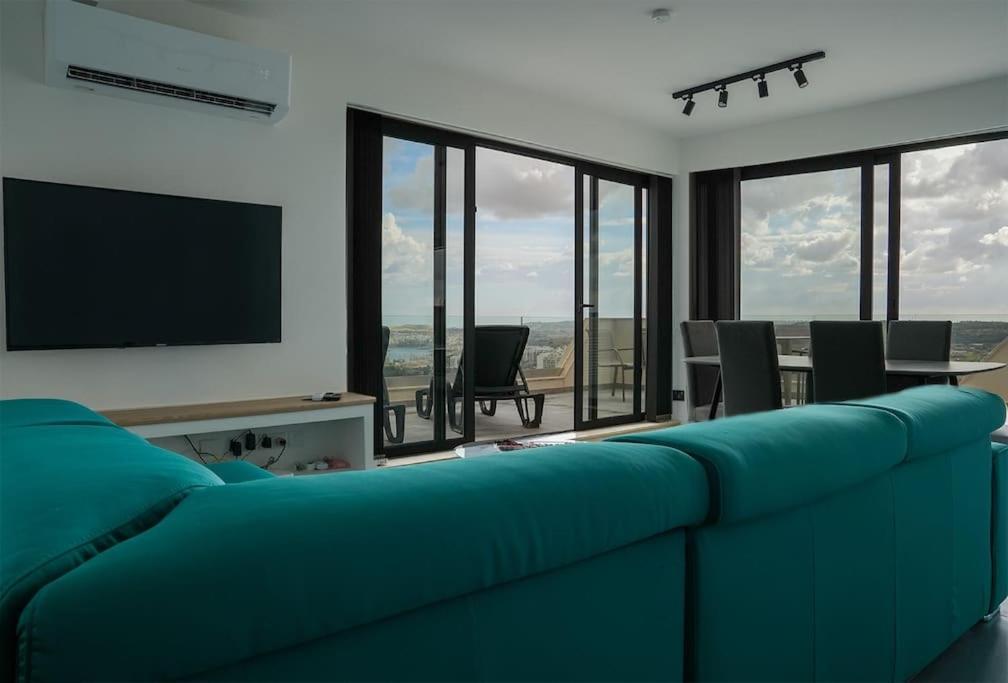 Lux Sea&Country Views With Pool Apartment เมลลิฮา ภายนอก รูปภาพ